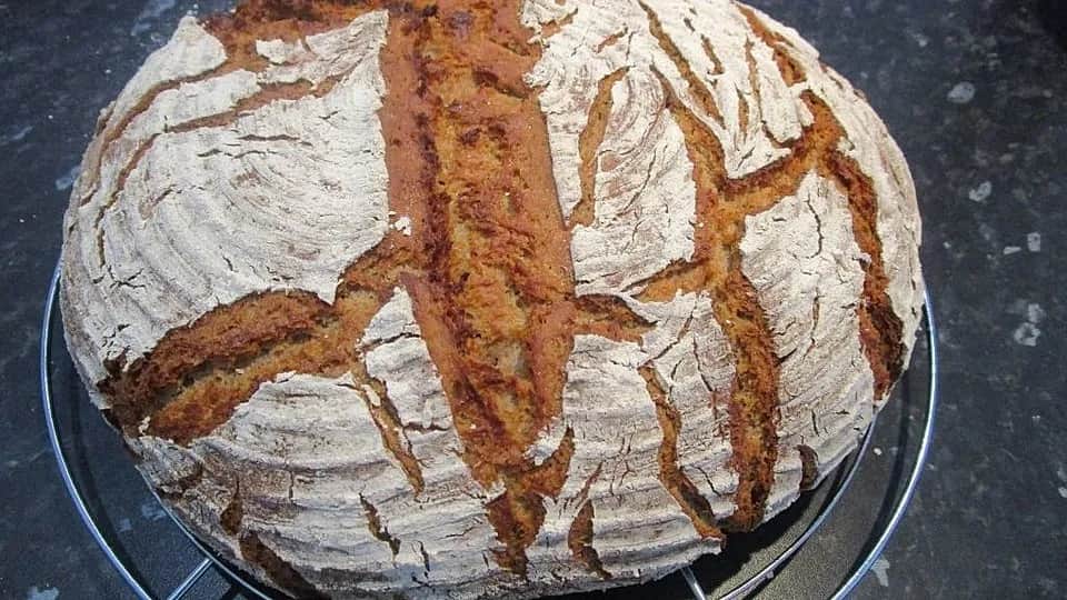 Einfaches Rezept für Roggenbrot – gesund und lecker selbst backen